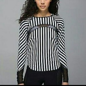Lululemon Water: Sun Runner Long Sleeve
Top White Black Stripe Shirt